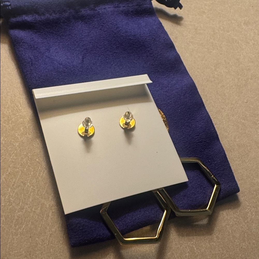 Tory Burch Hexagon Logo circle Dangle Drop earrings $139 NEW - Picture 3 of 3